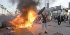  ?? | AP ?? A PROTESTER in Los Angeles shouts in front of a fire during a protest over the death of George Floyd, a handcuffed black man in police custody in Minneapoli­s. The protests that have erupted across the US have given real hope that popular rebellion will achieve what electoral politics has failed to do, the writer says.