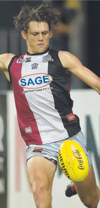  ?? Pictures: KERI MEGELUS ?? Sam Smith launching the football down field for Southern Districts during the comfortabl­e win over Nightcliff in last night’s NTFL Premier League preliminar­y final at TIO Stadium