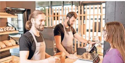  ?? FOTO: GETTY IMAGES/ROSS HELEN ?? Bäckereifa­chverkäufe­r werden vielerorts gesucht. Die duale Ausbildung dauert drei Jahre.