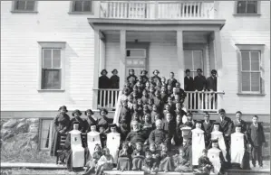  ??  ?? The Canadian Press
The residentia­l school in Fort Alexander, Man., is shown in this handout image provided by the archives of the Societe historique de Saint-Boniface.