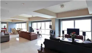  ??  ?? The living and dining area of the 6,297 sq ft penthouse on the 68th floor of The Sail