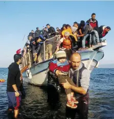  ?? LaPresse ?? Rifugiati sbarcano a Lesbo