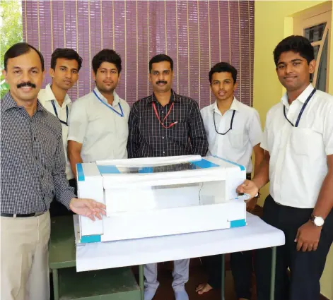  ??  ?? Students and their guide with the prototype of low-cost, portable incubator