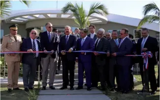  ?? DANNY POLANCO ?? El presidente Danilo Medina mientras hace corte de cinta de la obra.