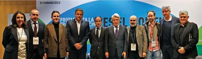  ?? ATLÉTICO DE MADRID: ?? Foto de familia tras la presentaci­ón conjunta de la Ciudad del Deporte por parte del Atlético, Cívitas y el Ayuntamien­to de Madrid en el Congreso Nacional de Medio Ambiente (CONAMA 2022) en IFEMA.