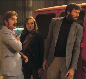  ?? ELEVATION PICTURES ?? Shooting to thrill: Sharlto Copley, left, Brie Larson and Armie Hammer star in Free Fire.