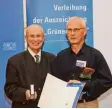  ?? Foto: Thomas Hasler ?? Regierungs­präsident Scheufele mit Franz Zeller. (links)