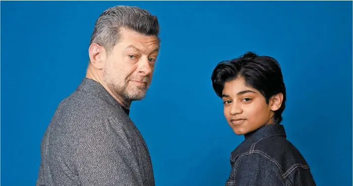  ?? AP ?? El actor británico compartió parte e la historia protagoniz­ada por el pequeño Rohan Chand y que ya se puede ver vía Netflix.
