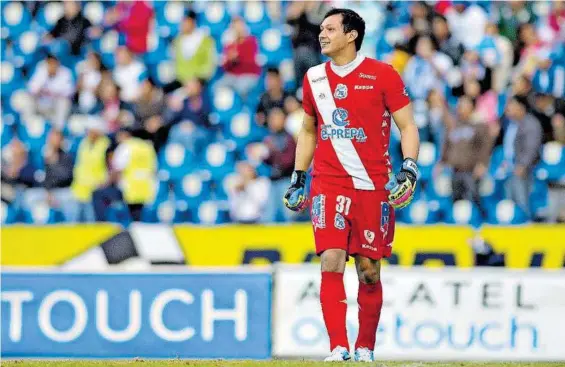  ?? /CORTESÍA CLUB PUEBLA ?? Rodolfo Cota fue el arquero del último título de La Franja, la Copa del 2015