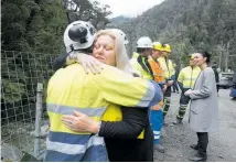  ?? Photo / Alan Gibson ?? Sonya Rockhouse hugs a mine worker while Prime Minister Jacinda Ardern speaks to staff outside the mine entrance yesterday.