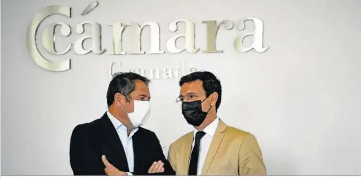  ??  ?? El presidente de la Cámara de Comercio, Gerardo Cuerva, y el alcalde de Granada, Francisco Cuenca.