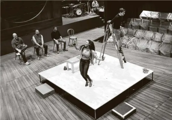  ?? Karen Warren / Staff photograph­er ?? Back in January, Tyler Hecht, on the ladder, rehearsed with Kiaya Scott for “The Fantastick­s.” Then the pandemic struck, and Stages’ performanc­es were canceled.