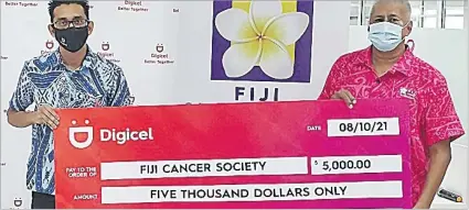  ?? Picture: SUPPLIED ?? Digicel Fiji CEO, Farid Mohammed presents the $5000 cheque to FCS board chair Makarava Wilson in Nabua yesterday.