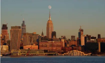  ?? Photograph: Gary Hershorn/ Getty Images ?? The 97% illuminate­d Beaver Moon rises behind the Empire State Building as the sun sets in New York City.