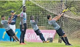  ??  ?? Alexis Mendoza, Pérez, Murillo, Chará y Hernández, en una práctica de Junior.