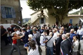  ?? (Photos Patrick Blanchard) ?? La présidente du Rassemblem­ent national a été chahutée hier dans le village varois qui s’apprête à accueillir  migrants.