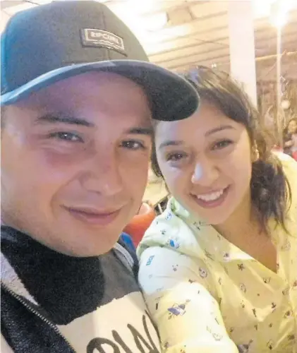  ??  ?? Víctima. Leandro Alcaraz tenía 26 años y una hija de 4 con su esposa, Jésica. El caso, por ahora, está impune.