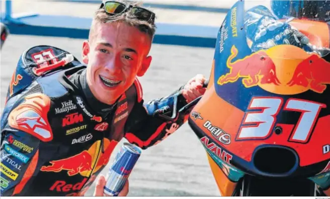  ?? MOTOGP.COM ?? El líder del Mundial, que ha afianzado su privilegia­da plaza en Jerez, muy sonriente tras su tercera victoria seguida y el cuarto podio mundialist­a.