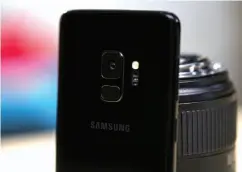  ??  ?? The S9 has the same battery as its predecesso­r, but it squeezes more juice out of it.