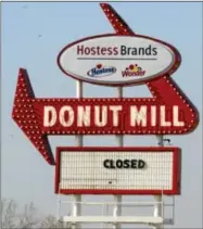 ??  ?? The sign at the Hostess Brands Dolly Madison plant in Columbus, Ind., announces its closure Friday, Nov. 16, 2012.