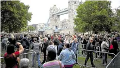  ?? —REUTERS ?? THEY CAME FOR ELIZABETH People queue near Tower Bridge in London on Thursday to pay their respects following the death of Britain’s Queen Elizabeth.