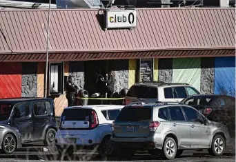  ?? Christian Murdock/Associated Press ?? Police enter Club Q in Colorado Springs as they investigat­e the mass shooting, which killed five. At least two people inside the club subdued the gunman, who was then arrested, police said.