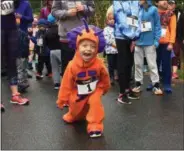  ?? GLENN GRIFFITH - GGRIFFITH@DIGITALFIR­STMEDIA.COM ?? A participan­t in The Great Pumpkin Challenge’s Kids Fun Run gets ready to run