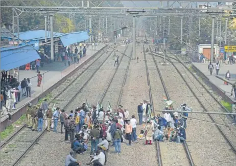  ?? SAKIB ALI/HT PHOTO ?? The farmer groups sat for four hours on the tracks at the Modi Nagar railway station in Ghaziabad district on Thursday, but found no train to stop.