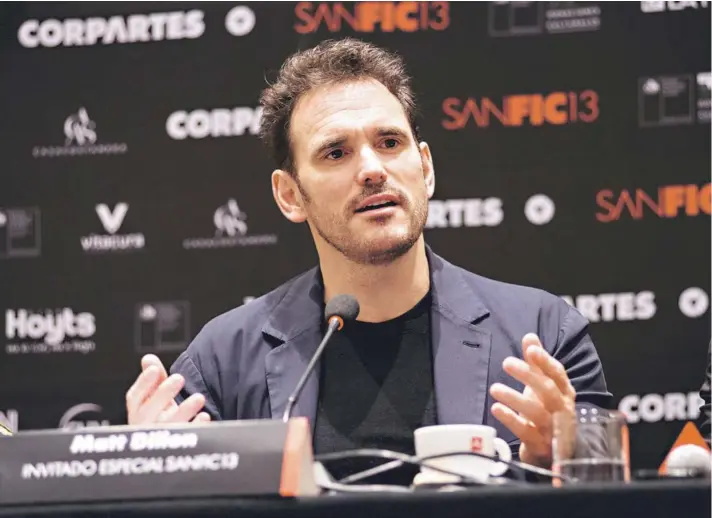  ??  ?? ► Matt Dillon llegó ayer a Chile, donde estará en la clausura del 13 Festival de Cine Sanfic, y además en un conversato­rio hoy a las 11.30 en CorpArtes.