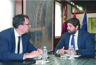  ?? EP ?? El presidente de la Región de Murcia, Fernando López Miras, mantuvo ayer una reunión con el alcalde de la capital, José Ballesta