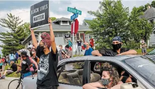  ?? KEREM YUCEL AFP/GETTY IMAGES ?? People protest in Minneapoli­s on Tuesday after the death of George Floyd, a Black man who died on Monday after a police officer knelt on his neck for more than five minutes.