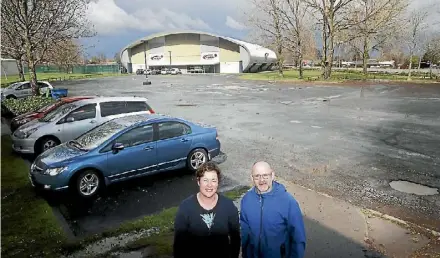  ??  ?? Kerry Boxell and Eastlink chairman TJ Weistra are pleased the car park is close to completion.