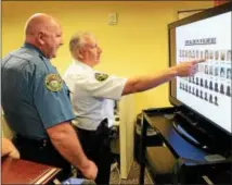  ?? PETE BANNAN – DIGITAL FIRST MEDIA ?? Phoenixvil­le police Chief Thomas Sjostrom points to a suspect arrested in his area following a press conference announcing Operation Wildfire, in which 46 people were charged with drug dealing in Chester County. To his left is Tredyffrin Acting police...