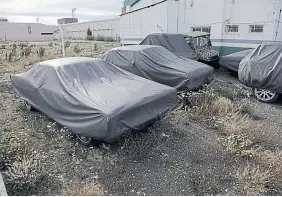  ?? Fotos de horacio córdoba ?? Los autos y la maquinaria, ayer, en uno de los playones de Austral Construcci­ones, en Río Gallegos