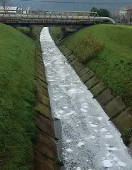  ??  ?? Il canale al confine tra Sesto e Calenzano dove l’Arpat ha eseguto i rilievi