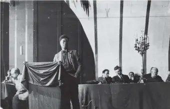  ??  ?? Claude McKay addressing the Fourth Congress of the Communist Internatio­nal in the Throne Room of the Kremlin, Moscow, 1922