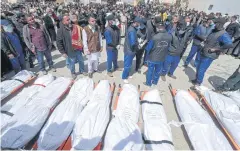  ?? AFP ?? Libyans take part in a funeral procession for 12 bodies that were found in mass graves around Tarhuna, southeast of Tripoli on March 26.