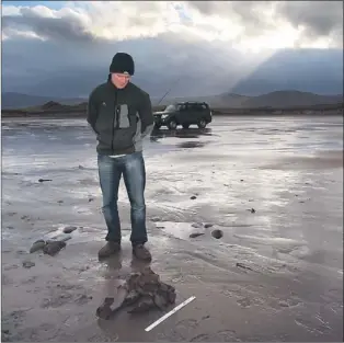  ?? Photo by Valerie O'Sullivan ?? ABOVE: Geologist Aidan Forde, Killarney, who discovered the World War I British artillery shells (top right), while out jogging on Rossbeigh beach at the weekend. An Irish Army Defence unit from Collins Barricks in Cork defused the artillery (right) on...