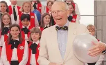  ?? Rod Macivor/postmedia News ?? A delighted Alex Colville is shown in 2000, celebratin­g his 80th birthday with an Ottawa school choir and balloons.