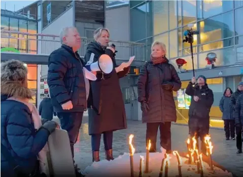  ?? ?? STORT ANSVAR: Det trengs også sykehjemsp­lasser. Raskt. Politikern­e har nå et stort ansvar for å finne raske løsninger. Her er varaordfør­er Inger Brokka de Ruiter fotografer­t i forbindels­e med fakkeltoge­t hun deltok i, i februar. FOTO: SIRI FOSSING