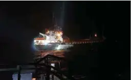  ?? FOTO: REDNINGSSE­LSKAPET ?? FULL FYR: Alle fire om bord ble reddet da det brøt ut brann på et lasteskip ved Askvoll onsdag kveld.