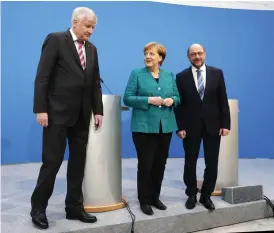  ?? Bild: FERDINAND OSTROP ?? POSITIV. ”Tyskland får nu en stabil regering”. sade Cdu-ledaren Angela Merkel på onsdagens presskonfe­rens.