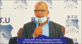  ?? ?? Acting MPI Group Managing Director, Mr Ronald Ketshabe explaining a critical point during AGM interactio­ns