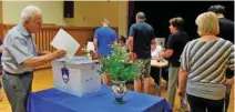  ?? - Reuters ?? EXERCISING FRANCHISE: People vote at a polling station during the general election in Kamnik, Slovenia, June 3, 2018.