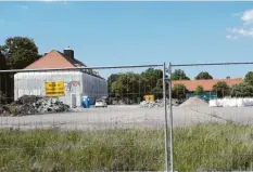  ?? Foto: Stefan Krog ?? Auf dem Reese-Areal (links im Bild der ehemalige „Kantine“-Klub) laufen die Vorbereitu­ngen zum Abriss.