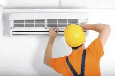  ??  ?? Un correcto mantenimie­nto garantiza el adecuado funcionami­ento de los equipos de climatizac­ión.