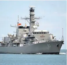  ??  ?? ► La fragata clase Duke tipo 23 Almirante Lynch, incorporad­a a Chile en 2007.