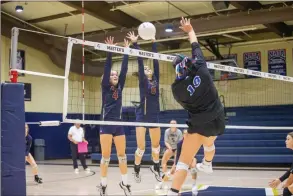  ?? Courtesy photo by Wally Caddow ?? Trinity’s Nicole Amoroso (#4) and Reagan Fernandez (#6) attempt to block kill against Calvary Murrietta’s Luciana Villafana (#18) on Saturday.