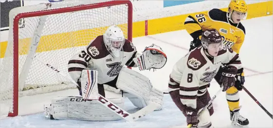  ?? JASON BAIN EXAMINER ?? Peterborou­gh goaltender Tye Austin (30) keeps his eye on the puck as the Petes hosted the Erie Otters in his first OHL careet start Thursday night. The Petes won 5-4 in overtime.
