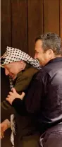  ?? REUTERS ?? Pace svanita. Yasser Arafat ed Ehud Barak a Camp David nel luglio 2000
